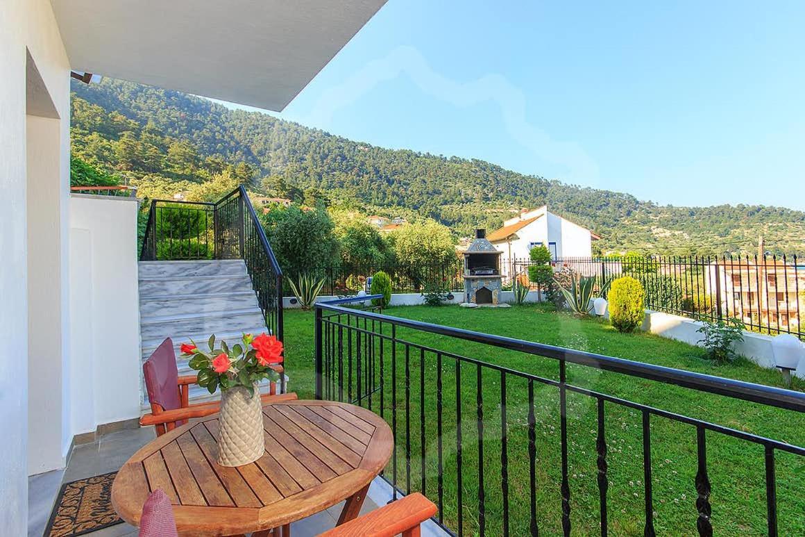Loretta Maisonettes And Studios Chrisi Ammoudia Exterior foto