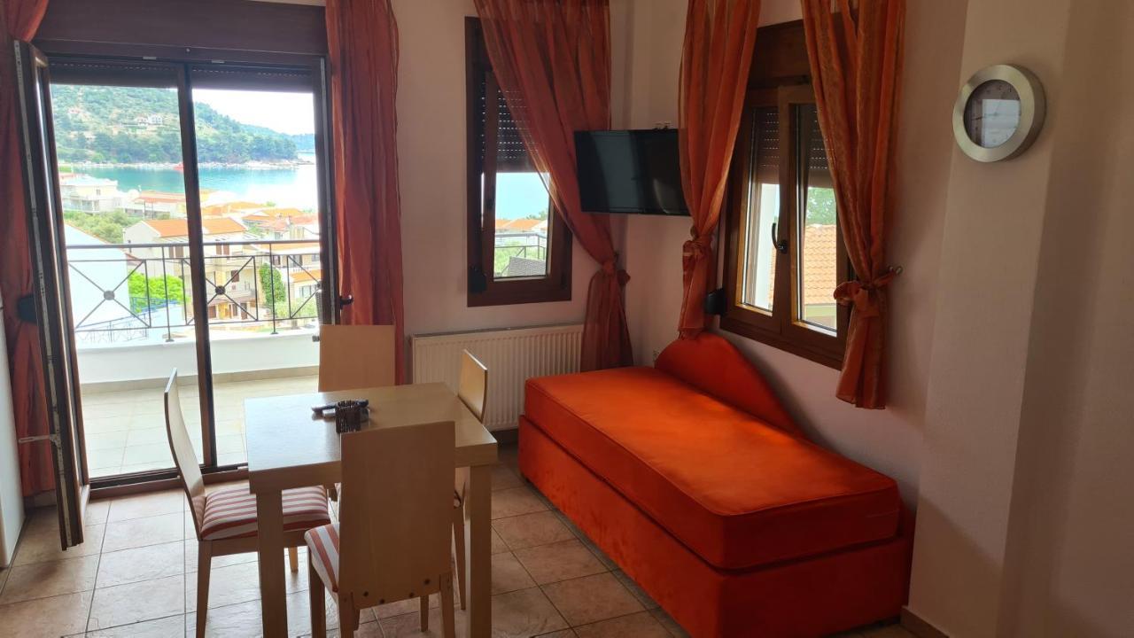 Loretta Maisonettes And Studios Chrisi Ammoudia Exterior foto